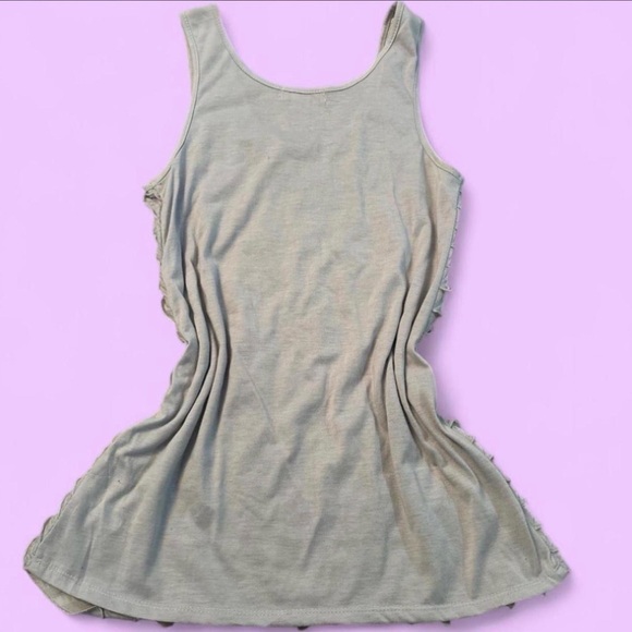 Weavers Ruffled Gray Top - Picture 6 of 6